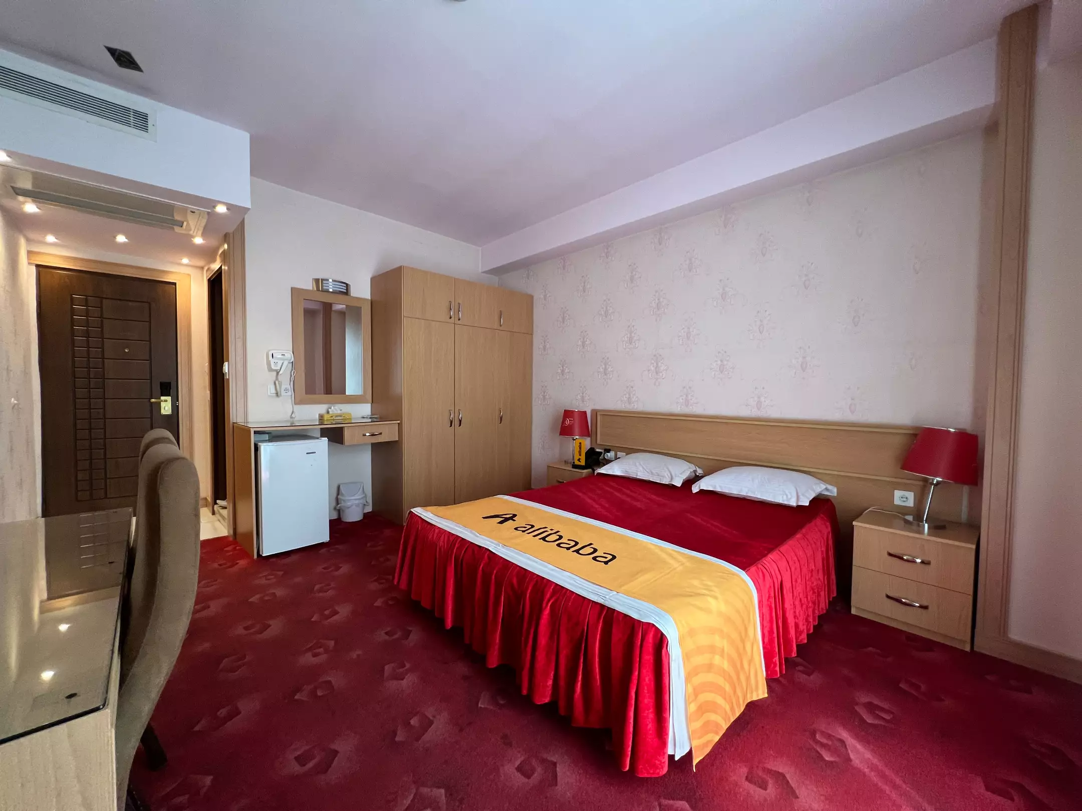 Alibaba https://cdn.alibaba.ir/ostorage/hotel-accommodation-images/696cbf626b43e2b9afa3be6f_08- اهراب- اتاق دبل VIP (3).webp